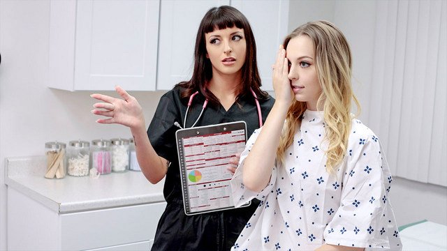 Рыжая русская медсестра профессионально лечит пациента от недотраха